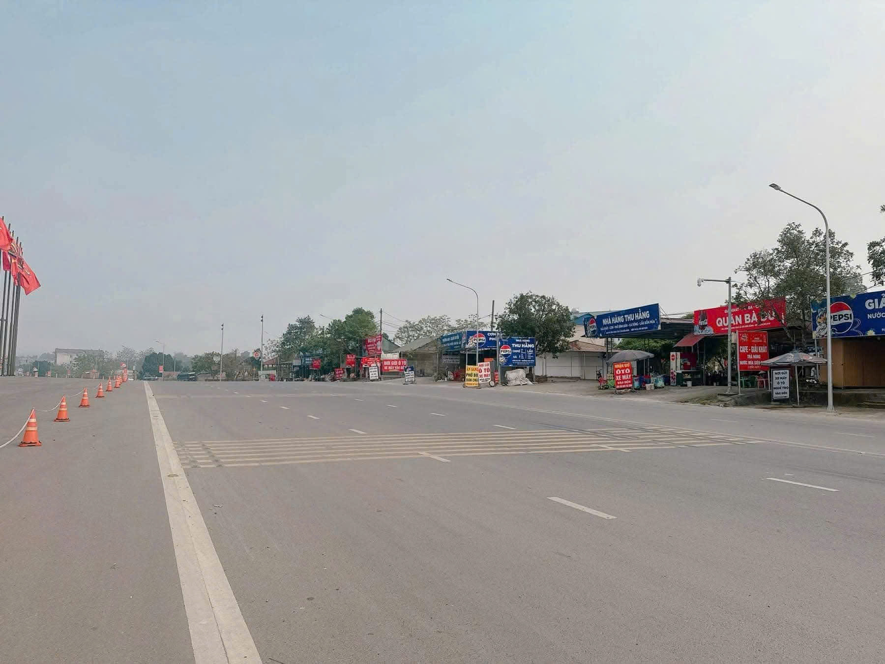 Lo việc gđ, bán đất mặt QL 32C, cổng Đền Hùng - Việt Trì, Phú Thọ. DT 138m, Ở sướng, Kinh doanh.